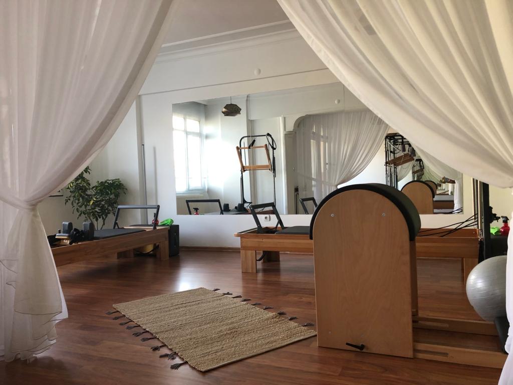 Focus & Flow Studio pilates salonu ve reformer aletleri